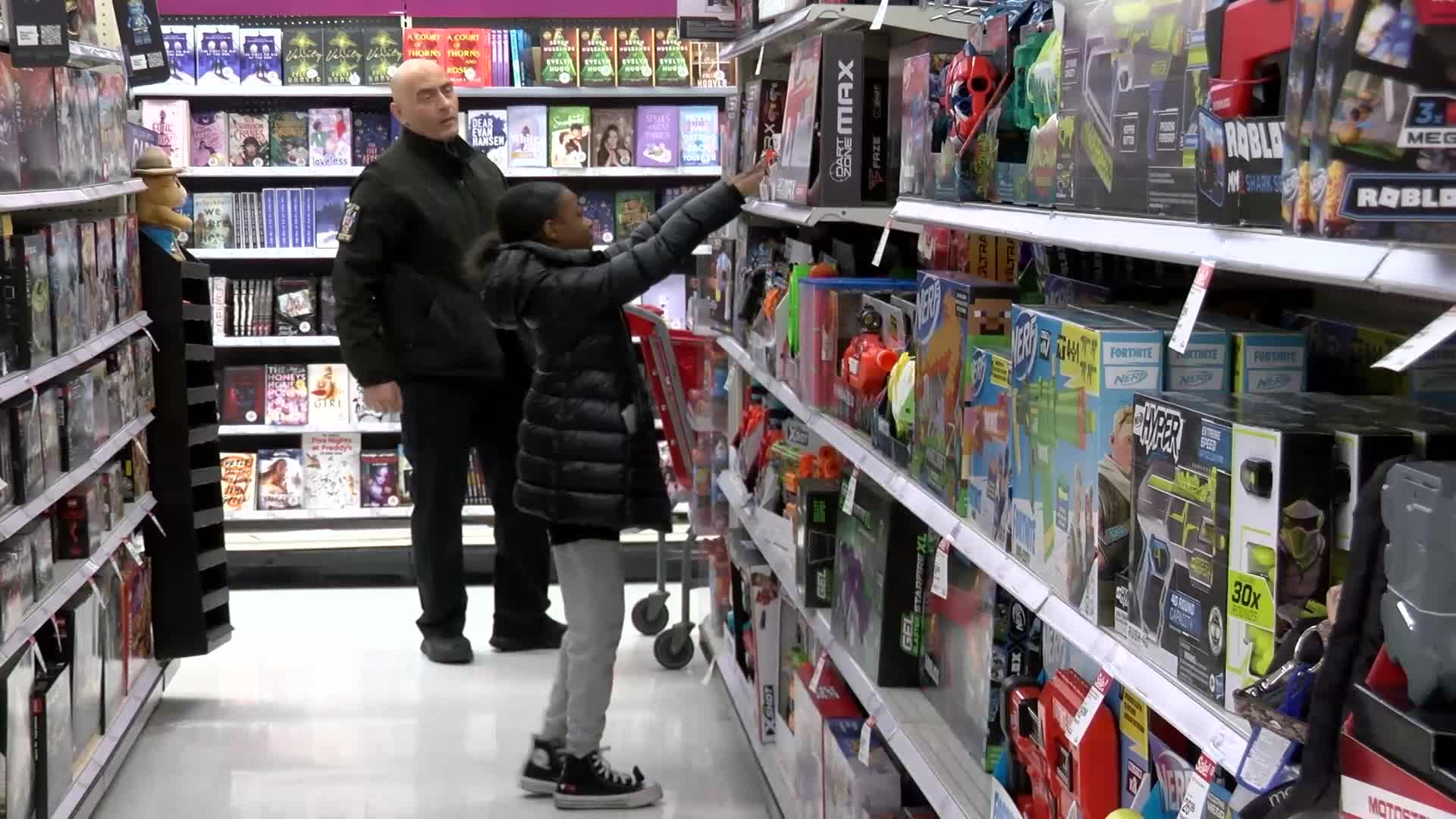 Thumbnail image for MCOL: Officers Shopping With Kids